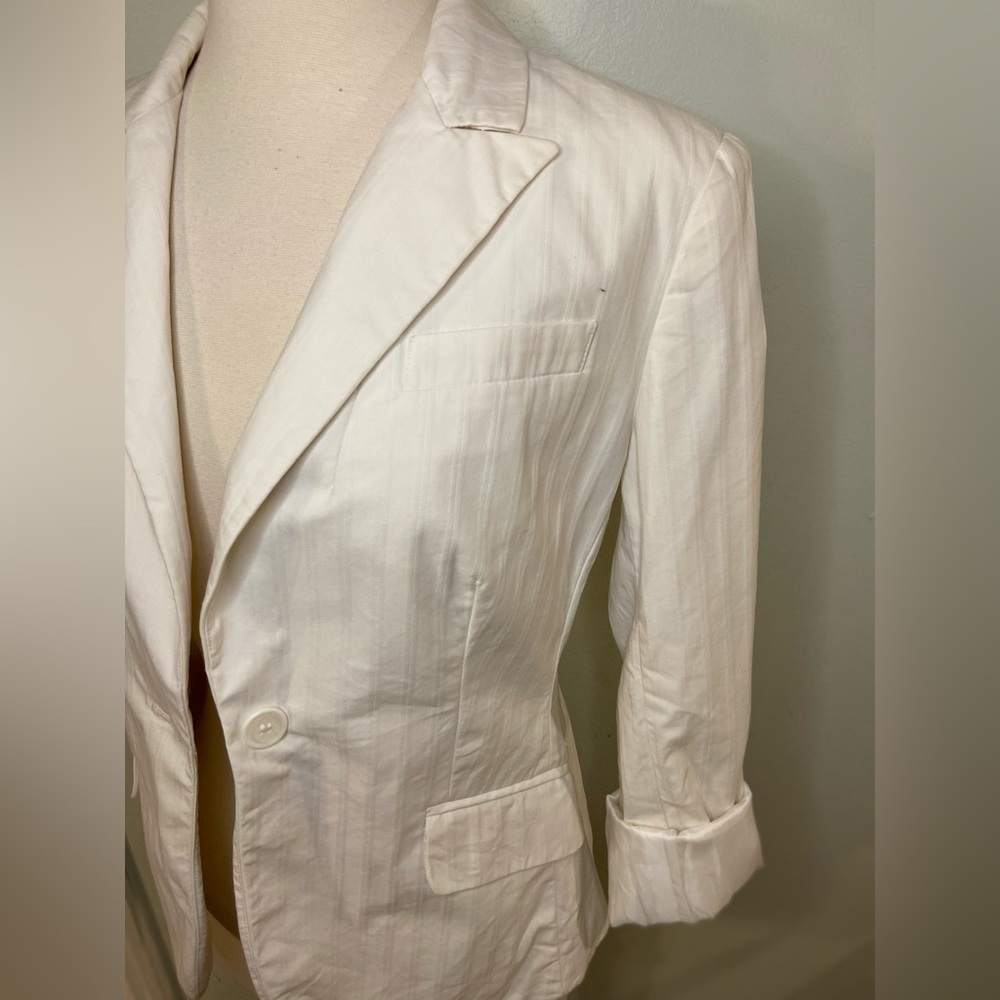 White blazer. Size 6. New York & co.